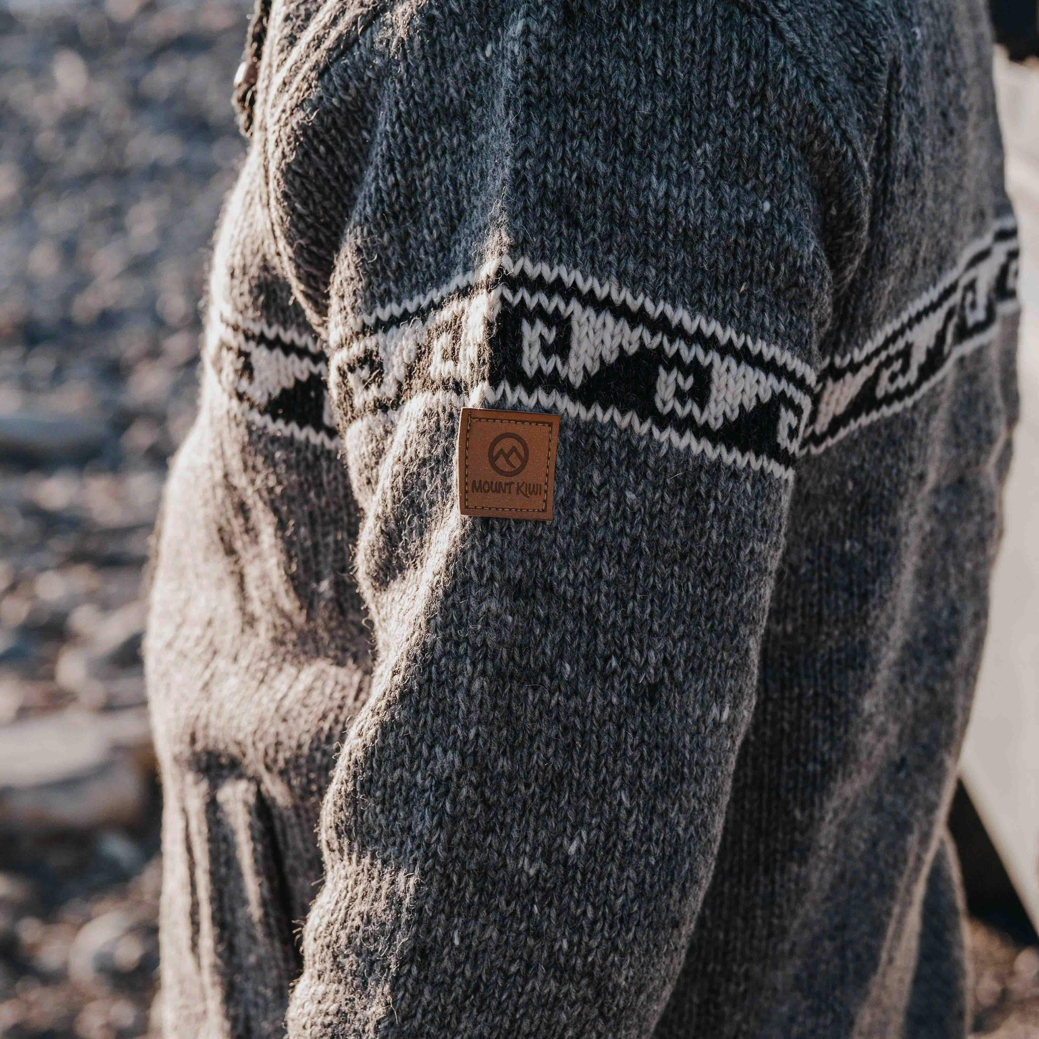 Men's Raglan Wave NZ Wool Jacket - Stone Grey - Image 4